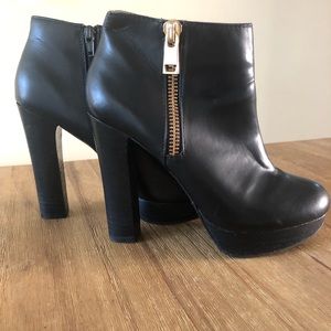 Aldo Black leather platform booties- size 8